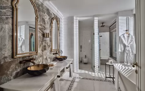 middle-east-holidays-abu-dhabi-rixos-premium-saadiyat-island-hotel-club-villa-bathroom